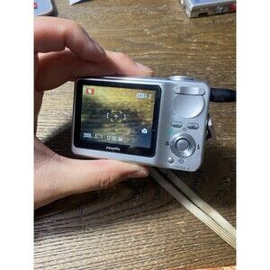 *READ* Fujifilm FinePix F Series F460 5.1MP Digital Camera Needs Repair/fix